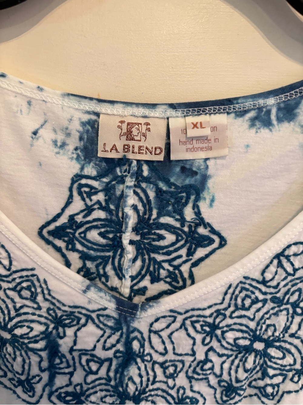 LA Blend White & Navy Tie-Dye V-Neck Boho Tunic Top - Picture 3 of 5